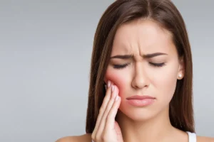 糸リフトが「ずっと痛い」のはなぜ?原因・対処法・医師が語る見極め方まで徹底解説