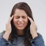 糸リフトでこめかみが痛いのは失敗？5つの原因と痛みの期間、正しい対処法を専門家が解説