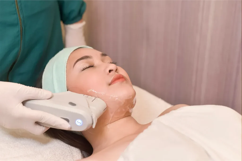 ⑧ HIFU（ハイフ）を定期的に併用する